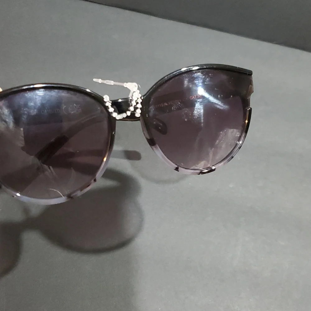 Vince Camuto vc1061 black and Gray multi fade lens sunglasses new‎